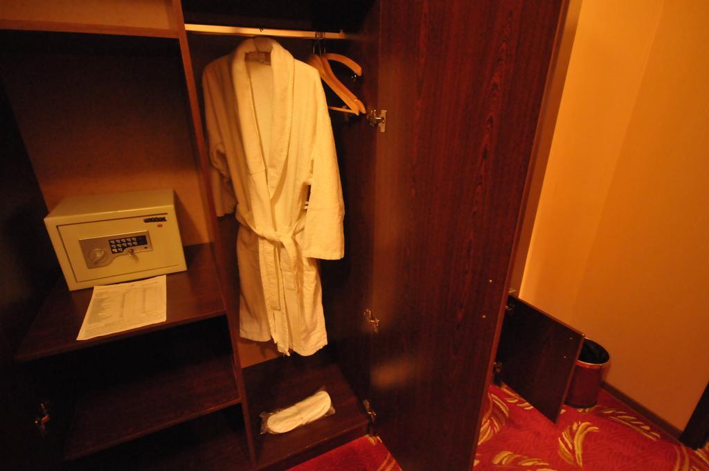 Golden Palace Hotel Aktau Habitación foto