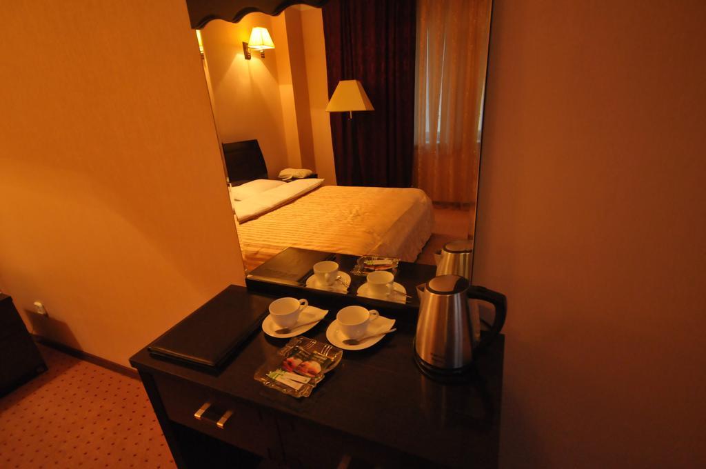 Golden Palace Hotel Aktau Habitación foto